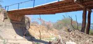 Ex-vereador Jânio de Santa Rita e moradores denunciam precariedade de ponte e unidade de saúde na comunidade de Santa Rita